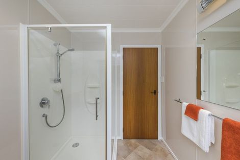 Photo of property in 6 Chertsey Court, Roslyn, Palmerston North, 4414