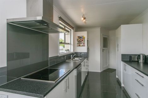 Photo of property in 3 Karaka Street, Inglewood, 4330