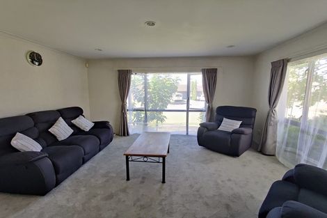 Photo of property in 1 Gortin Close, East Tamaki, Auckland, 2013