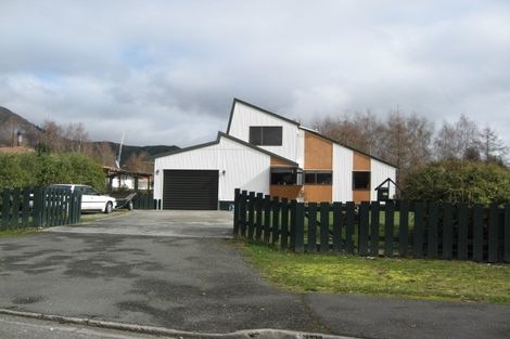 Photo of property in 21 Grey Street, Murchison, 7007