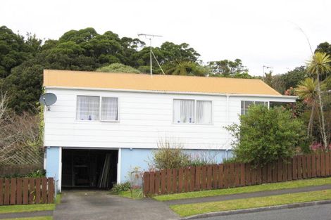 Photo of property in 32 Riversdale Drive, Merrilands, New Plymouth, 4312