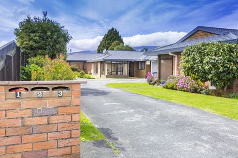 Photo of property in 2/8 Hay Street, Ebdentown, Upper Hutt, 5018