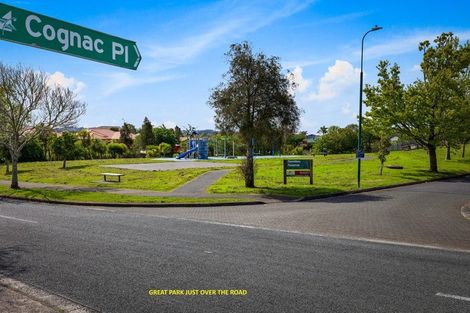 Photo of property in 12 Semillon Avenue, Henderson, Auckland, 0612