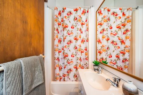 Photo of property in 24 Island View Terrace, Waikanae Beach, Waikanae, 5036