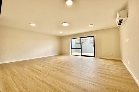 Photo of property in 25 Colliston Rise, Pinehill, Auckland, 0632