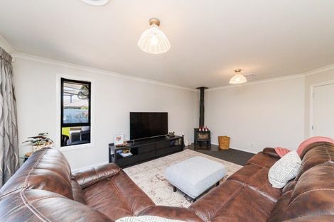 Photo of property in 25 Trump Place, Kelvin Grove, Palmerston North, 4414
