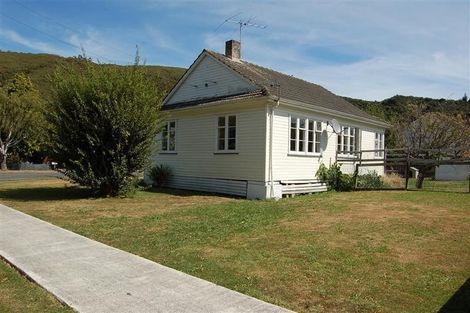 Photo of property in 55 Waddington Drive, Naenae, Lower Hutt, 5011