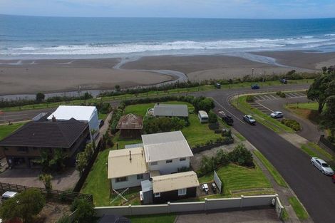 Photo of property in 4 Shearer Drive, Oakura, 4314