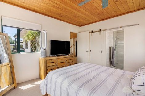Photo of property in 108a Beverley Terrace, Whangamata, 3620