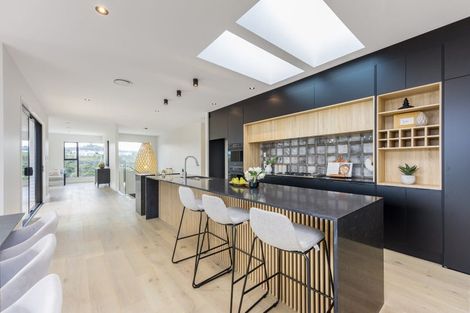 Photo of property in 128 Skulander Crescent, Orewa, 0931