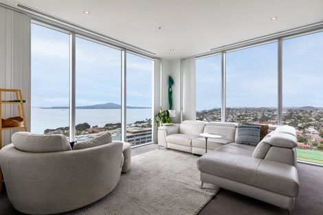 Photo of property in Sentinel Apartments, 1402/3 Northcroft Street, Takapuna, Auckland, 0622