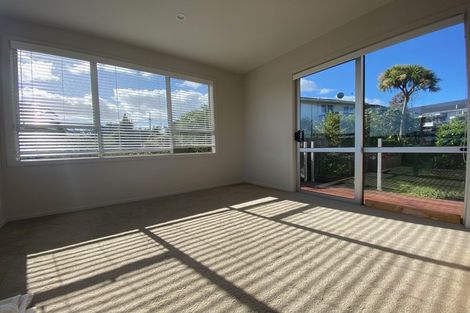 Photo of property in 2/467 Beach Road, Murrays Bay, Auckland, 0630