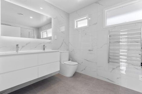 Photo of property in 514a Blockhouse Bay Road, Blockhouse Bay, Auckland, 0600