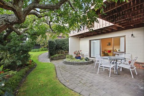Photo of property in 5 Essington Place, Half Moon Bay, Auckland, 2012