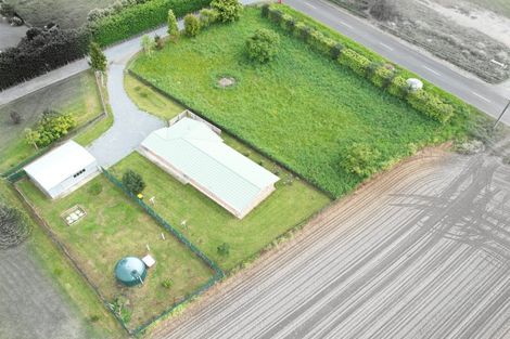 Photo of property in 37 Waikawa Beach Road, Manakau, Levin, 5573