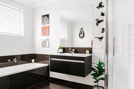 Photo of property in 68 Bert Wall Drive, Omokoroa, 3114