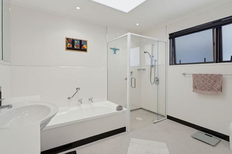 Photo of property in 21 Rawene Street, Waikanae, 5036