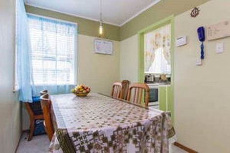 Photo of property in 86 Cobham Crescent, Kelston, Auckland, 0602