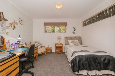 Photo of property in 9 Mana Place, Awapuni, Palmerston North, 4412