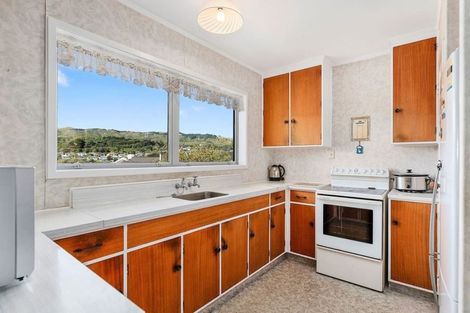 Photo of property in 9 Mckeefry Grove, Tawa, Wellington, 5028