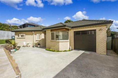 Photo of property in 18 Folkestone Street, Murrays Bay, Auckland, 0630