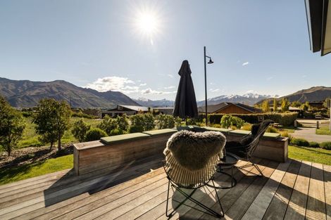 Photo of property in 12 Kereru Crescent, Wanaka, 9305