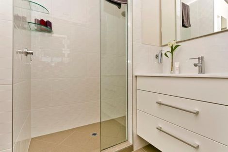 Photo of property in 11 Te Hoe Grove, Pinehill, Auckland, 0632