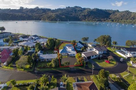 Photo of property in 16 Hamilton Crescent, Whitianga, 3510
