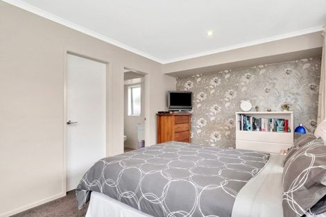 Photo of property in 24 Butterworth Crescent, Papamoa Beach, Papamoa, 3118