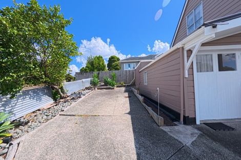 Photo of property in 1/2 Palmer Avenue, Glen Eden, Auckland, 0602