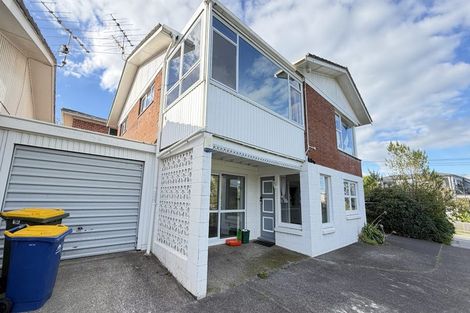Photo of property in 1/166 East Coast Road, Forrest Hill, Auckland, 0620