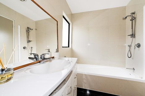 Photo of property in 5 Stockton Place, Glendene, Auckland, 0602