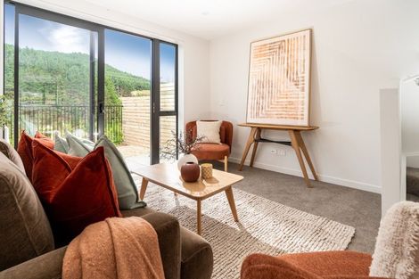 Photo of property in 92 Ara Paiwhenua, Tawa, Wellington, 5028