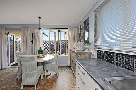 Photo of property in 75 Church Road, Taradale, Napier, 4112