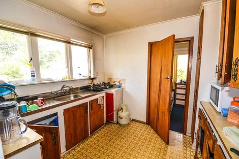 Photo of property in 43 Beaubank Road, Kelston, Auckland, 0602