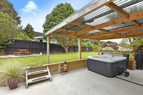 Photo of property in 13 Edelweiss Grove, Timberlea, Upper Hutt, 5018