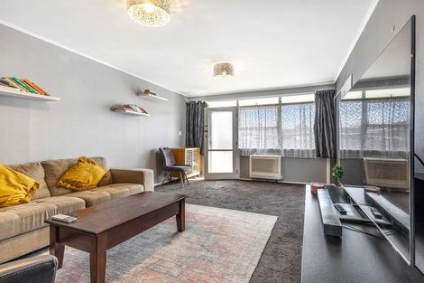 Photo of property in 2/608 Heretaunga Street East, Parkvale, Hastings, 4122