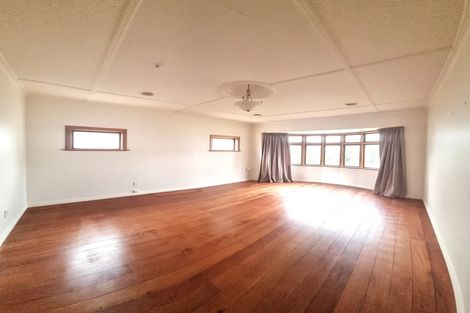 Photo of property in 122a Apu Crescent, Lyall Bay, Wellington, 6022