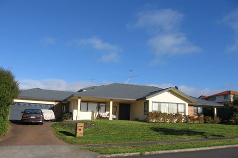 Photo of property in 22 Chieftain Rise, Goodwood Heights, Auckland, 2105
