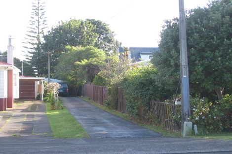 Photo of property in 128 Chivalry Road, Glenfield, Auckland, 0629