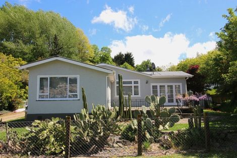 Photo of property in 19 Ongo Road, Hunterville, 4730