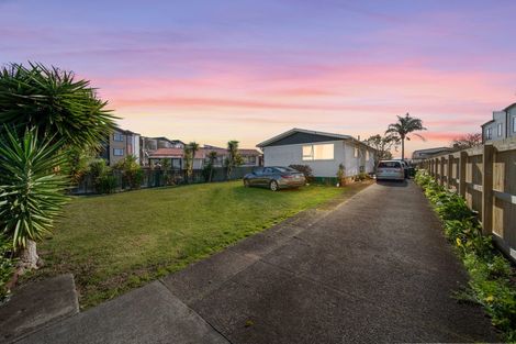 Photo of property in 22 Watchfield Close, Mangere, Auckland, 2022