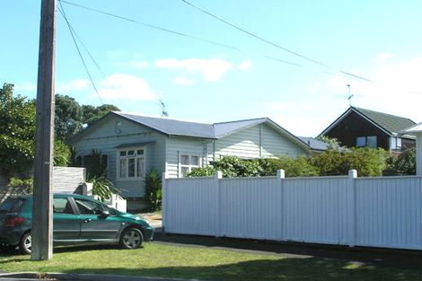 Photo of property in 1/11 Seaview Avenue, Northcote, Auckland, 0627