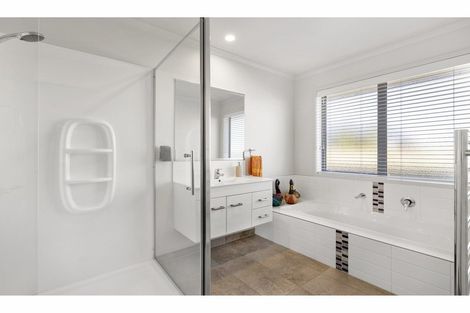 Photo of property in 4 Plescher Crescent, Leamington, Cambridge, 3432