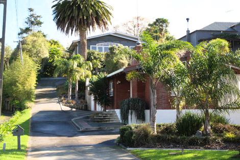 Photo of property in 7a Pah Road, Cockle Bay, Auckland, 2014