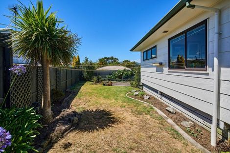 Photo of property in 8 Ross Grove, Paraparaumu, 5032