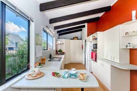 Photo of property in 27 Eruini Street, Waikanae Beach, Waikanae, 5036