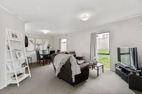 Photo of property in 2/140 Shifnal Drive, Randwick Park, Auckland, 2105