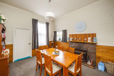 Photo of property in 8 Winston Avenue, Hokowhitu, Palmerston North, 4410