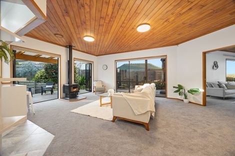 Photo of property in 3 Marlin Street, West Harbour, Auckland, 0618